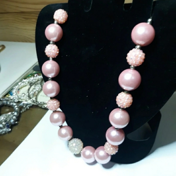 frosted pink large beaded necklace. nwt - Picture 2 of 2